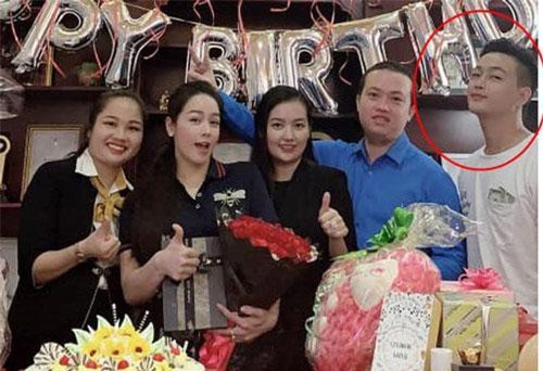 Hậu đăng đàn "Thanh xuân bị lợi dụng, bóc lột", Titi HKT xuất hiện rạng rỡ mừng sinh nhật Nhật Kim Anh