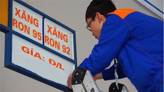 Xăng lại giảm giá