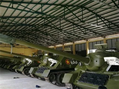 Pháo chống tăng tự hành SU-100 của Việt Nam trong tình trạng niêm cất bảo quản. Ảnh: Quân đội nhân dân.