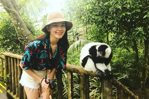 Showbiz Việt vẫn còn một nàng hậu mặc đẹp thanh lịch được nhiều người yêu mến