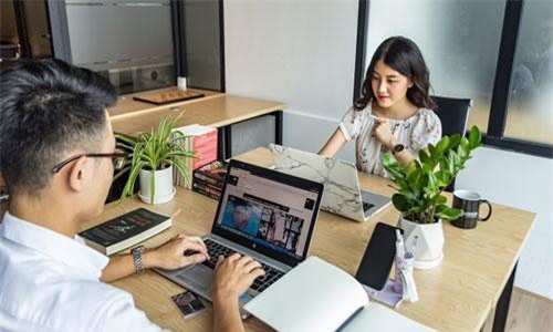 124 doanh nghiệp giành nhau 1 nhân viên bán hàng