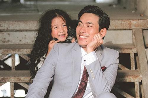 Đưa "chị 13" Thu Trang khỏi Nắng 3, đạo diễn trăm tỉ khẳng định: "Vai diễn này phải là Kiều Minh Tuấn"