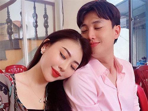 Ngỡ ngàng nhan sắc quá khứ của "hot girl 2s" trong Về nhà đi con