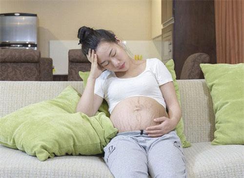 Nàng dâu khoe có bầu được chồng chăm tận răng, mẹ chồng mỗi đêm gửi menu cho chọn món, nhưng lại khiến hội chị em "nóng máu" chửi cho sấp mặt