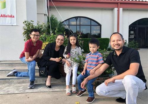 Ai bảo hai lần đò không hạnh phúc, nhìn ca sĩ Hồng Ngọc được chồng cưng chiều đến thế này cơ mà