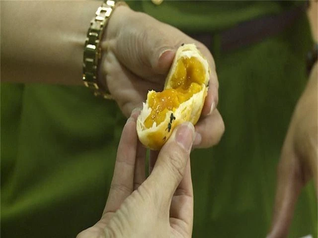 Hà Nội: Bắt giữ hơn 4.000 bánh trứng chảy lậu đang gây sốt trên mạng - 4