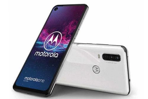 “Trái tim” của Motorola One Action là vi xử lý Exynos 9609 lõi 8 với xung nhịp tối đa 2,2 GHz, GPU MP3-G72 MP3. RAM 4 GB/ROM 128 GB, có khay cắm thẻ microSD với dung lượng tối đa 512 GB. Hệ điều hành Android 9.0 Pie (Android One).
