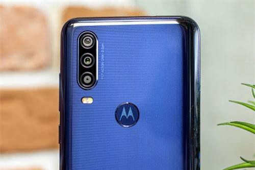 Smartphone chống nước, 3 camera sau, chip Exynos 9609, giá gần hấp dẫn