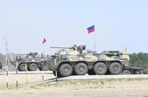  Như vậy, số vũ khí khí tài hiện đại mà bộ đội ta được tiếp cận khi tham gia Hội thao quân sự quốc tế Army Games tiếp tục tăng thêm. Trước BTR-82A, chúng ta lần đầu tiên được thi đấu với xe thiết giáp Typhoon-K, MT-LB, xe tăng chủ lực T-72B3, xe thiết giáp đa dụng Mãnh Sĩ (Trung Quốc)… Nguồn ảnh: Bộ Quốc phòng Nga