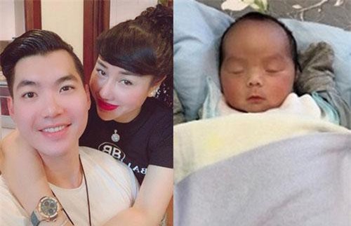 Chỉ vì một lời chúc, Nguyên Vũ làm lộ mặt cặp sinh đôi vừa chào đời của Trương Nam Thành và vợ hơn 15 tuổi