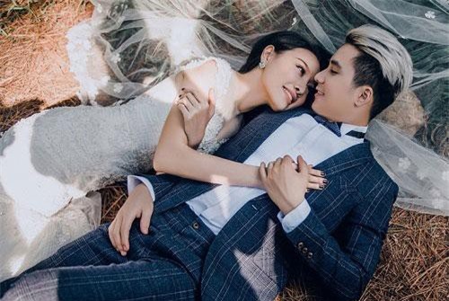 Tình cũ của Thư phim "Về nhà đi con" có vợ xinh như hot girl