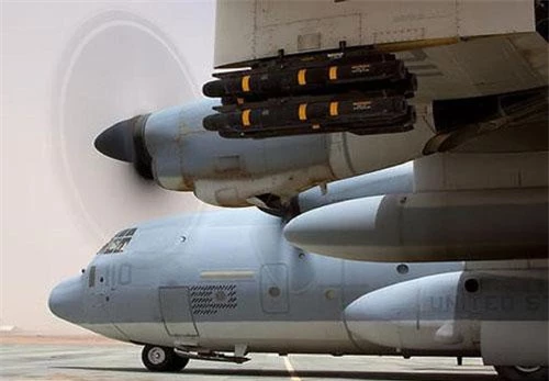 Người phát ngôn bộ chỉ huy tác chiến đặc biệt của không quân Mỹ xác nhận, cường kích AC-130J Ghostrider thuộc phi đội hoạt động đặc nhiệm số 73 đóng tại căn cứ Herbert đã thực hiện nhiệm vụ chiến đấu đầu tiên ở Afghanistan vào cuối tháng 6.