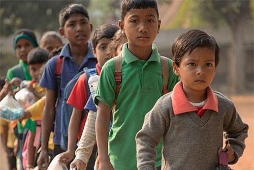 Ấn Độ: Kì lạ ngôi trường nhận rác thải nhựa thay học phí
