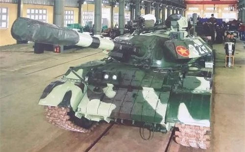 Xe tăng T-54 nâng cấp lắp giáp phản ứng nổ do Việt Nam chế tạo. Ảnh: Quân đội nhân dân.