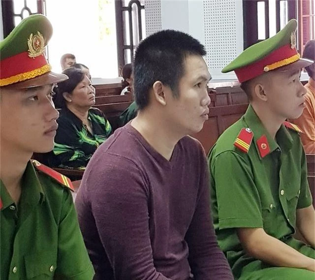 Nguyễn Văn Dũ tại tòa.