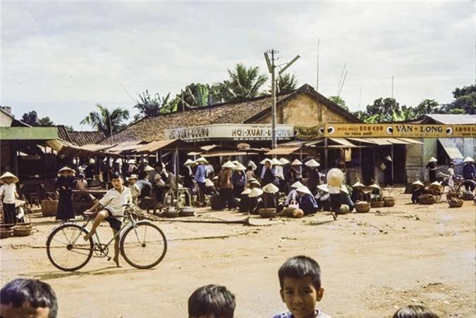 Anh thu vi ve thi tran Dat Do, Ba Ria - Vung Tau nam 1965-Hinh-2