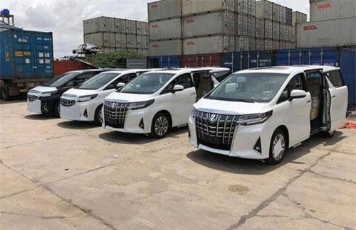 Tháng cô hồn, dân bán xe vẫn hét giá chênh 300 triệu đồng