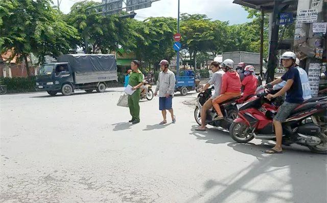 TPHCM: Tài xế xe ôm đâm nhau nhập viện vì giành khách