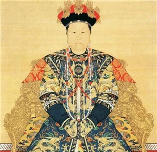 Hoàng hậu tài năng nhất: Hiếu Trang Văn hoàng hậu (Thái Tông) Bác Nhĩ Cát Đặc Thị Bố Mộc Bố Thái. Hiếu Trang hoàng hậu thân trải qua 4 triều, từng phò tá hai đời ấu chúa, trong bối cảnh triều chính rối ren của thời kỳ đầu triều Thanh, công cuộc ổn định và khẳng định được sự thống trị của thế tộc Ái Tân Giác La có một phần công lao vô cùng to lớn của bà. Hoàng hậu tài năng nhất: Hiếu Trang Văn hoàng hậu (Thái Tông) Bác Nhĩ Cát Đặc Thị Bố Mộc Bố Thái. Hiếu Trang hoàng hậu thân trải qua 4 triều, từng phò tá hai đời ấu chúa, trong bối cảnh triều chính rối ren của thời kỳ đầu triều Thanh, công cuộc ổn định và khẳng định được sự thống trị của thế tộc Ái Tân Giác La có một phần công lao vô cùng to lớn của bà.