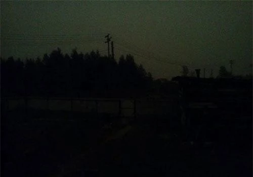 Bầu trời ở Verkhoyansk vẫn tối đen như mực, dù ảnh chụp lúc 8 giờ sáng
