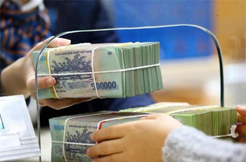 Việt Nam có tham gia “cuộc đua” giảm lãi suất với FED?