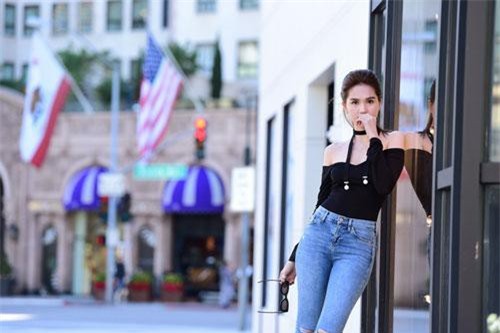 4 mỹ nhân Việt cứ lên thảm đỏ thì hóa bánh bèo nhưng ra phố lại chất hết nấc