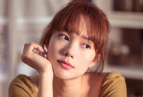 Minh Hằng khoe vẻ đẹp mong manh, trong veo trong loạt ảnh mới, khó ai tin đã bước qua tuổi 30