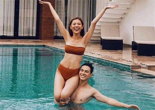 Tung khoảnh khắc tình tứ bên ông xã, Chúng Huyền Thanh khoe khéo body chuẩn "gái một con trông mòn con mắt"