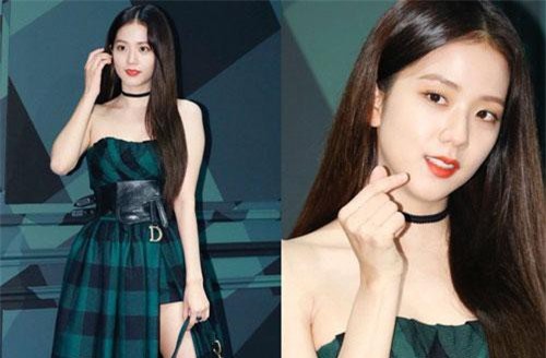 Trời ơi, xem nữ thần BLACKPINK gây bão vì “đánh lẻ” dự sự kiện: Vai trần, vòng 1 lấp ló, lại còn váy xẻ cao lộ chân trắng ngần