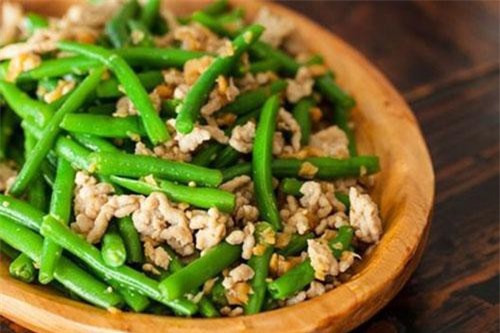 5 thực phẩm nấu không chín kỹ sẽ chuyển hóa thành "chất độc", đừng ăn mà rước bệnh nguy hiểm, ung thư vào người