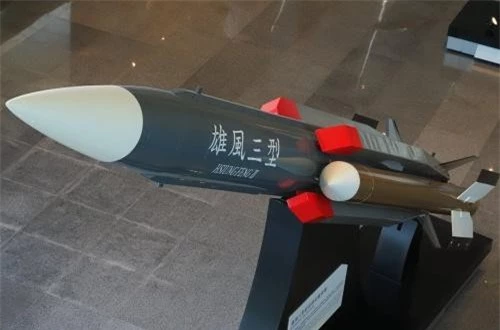Tên lửa hành trình chống hạm Hùng Phong III do Đài Loan tự phát triển. Đây được xem là vũ khí săn hạm đáng sợ nhất của Đài Loan hiện nay, có khả năng tạo thành mối đe dọa lớn với tàu chiến Trung Quốc. Ảnh: dambiev
