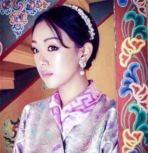 Danh tính Công chúa Bhutan với khí chất ngút ngàn: Xinh đẹp bậc nhất, học vấn đỉnh cao cùng người chồng hoàn hảo-4