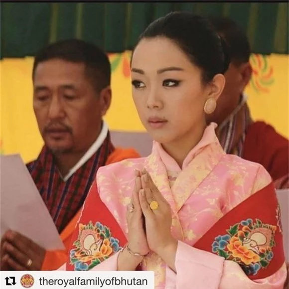 Danh tính Công chúa Bhutan với khí chất ngút ngàn: Xinh đẹp bậc nhất, học vấn đỉnh cao cùng người chồng hoàn hảo-5