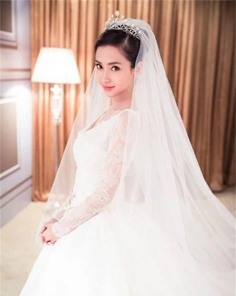 Ngỡ váy cưới 7 tỷ của Angela Baby đã phá đảo showbiz, nào ngờ vẫn thua xa đầm bằng vàng của mỹ nhân làng thể thao - Ảnh 3.