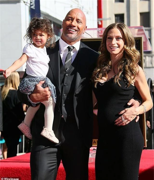 “Vua bọ cạp” Dwayne Johnson kết hôn ở tuổi 47 - 6