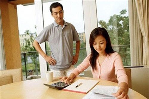 Đau đầu vì mỗi tháng đưa cho vợ 30 triệu mà vẫn suốt ngày kêu hết tiền