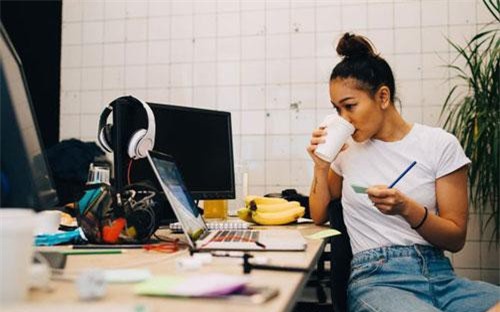 Trở thành triệu phú nhờ giúp các doanh nhân trẻ khởi nghiệp thành công: Chuyện lạ mà có thật của Eckersley-Maslin