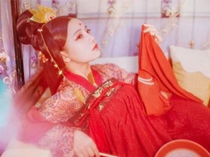 Bí ẩn người phụ nữ lấy đi "đêm đầu tiên" của các hoàng đế