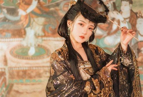 Chỉ mắng chửi người, kỹ nữ xinh đẹp ma mị đẩy lui được đại quân 100.000 người