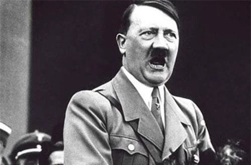 Là nhà độc tài khét tiếng lịch sử, trùm phát xít Hitler được bộ máy tuyên truyền của Đức quốc xã xây dựng hình ảnh là nhà lãnh đạo yêu động vật.