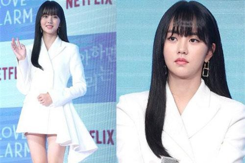 Sao nhí “Mặt trăng ôm mặt trời” một thời Kim So Hyun lột xác sau tai nạn, tăng cân nhưng đôi chân sao vẫn nuột thế này?