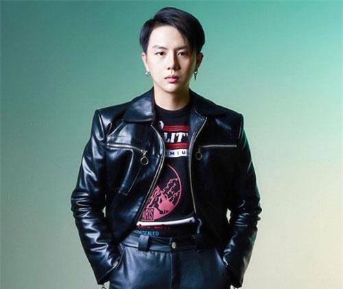 Vừa giả gái đẹp xuất thần, "cô giáo" Duy Khánh nhận mưa lời khen khi bất ngờ trở lại vẻ soái ca đầy nam tính