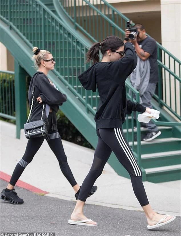 2 chân dài 9X hot nhất Hollywood Kendall và Hailey đọ body: Mặc đồ thể thao thôi có cần phải nuột thế không? - Ảnh 6.