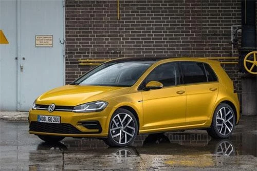 3. Volkswagen Golf (doanh số: 35.523 chiếc).