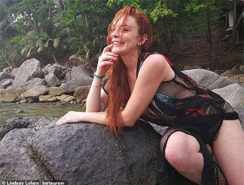 Lindsay Lohan tạo dáng như nàng tiên cá