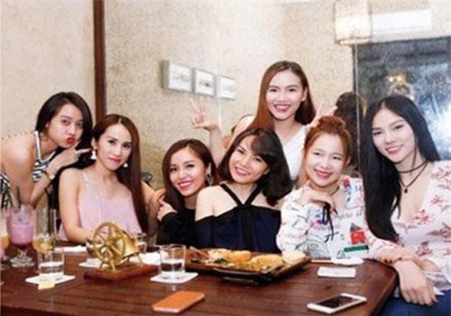 Hôn nhân và tình yêu trắc trở của các thành viên nhóm Mây Trắng