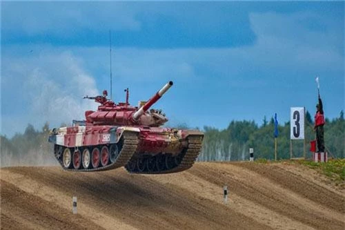 T-72B3 được trang bị cho đội tuyển xe tăng Việt Nam và các đội tuyển khác tại đấu trường Tank Biathlon - Army Games 2019, là phiên bản nâng cấp toàn diện của chiếc T-72B bản tiêu chuẩn. So với thế hệ tiền nhiệm, T-72B3 được cải thiện gần như tất cả các đặc tính chiến đấu cơ bản. Ảnh: Bộ Quốc phòng Nga.