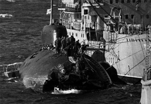 Giải mã vụ đấu đầu giữa tàu ngầm Liên Xô và tàu sân bay Mỹ năm 1984