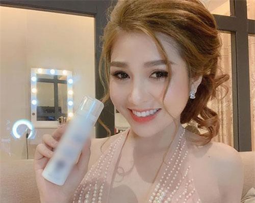 'Người yêu' Lệ Rơi hút nghìn lượt xem khi đăng ảnh quảng cáo vì nhan sắc xinh đẹp