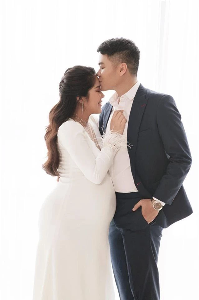 Cận kề ngày sinh nở, Lê Phương vẫn giữ được nét rạng ngời, tiết lộ đã cán mốc 80kg - Ảnh 4. Cận kề ngày sinh nở, Lê Phương vẫn giữ được nét rạng ngời, tiết lộ đã cán mốc 80kg - Ảnh 4.